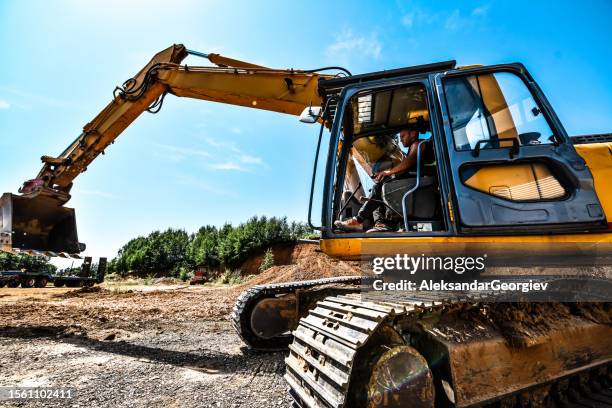 enormous excavator with arm and shovel operated by expert worker - shovel stockfoto's en -beelden