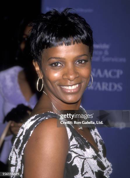 Actress Vanessa Bell Calloway attends the 33rd Annual NAACP Image Awards on February 23, 2002 at Universal Amphitheatre in Universal City, California.