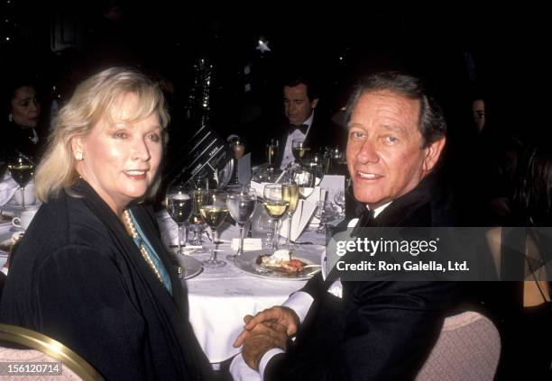 Actor Richard Crenna and wife Penni Sweeney attend American Film Insitute and Warner Bros. Tribute on May 2, 1990 at Loews Santa Monica Hotel in...