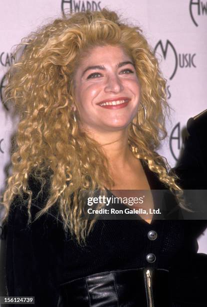 Singer Taylor Dayne attends the 16th Annual American Music Awards on January 30, 1989 at Shrine Auditorium in Los Angeles, California.