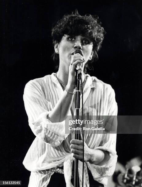 Linda R Linda Ronstadt File Photos Photos and Premium High Res Pictures - Getty ...