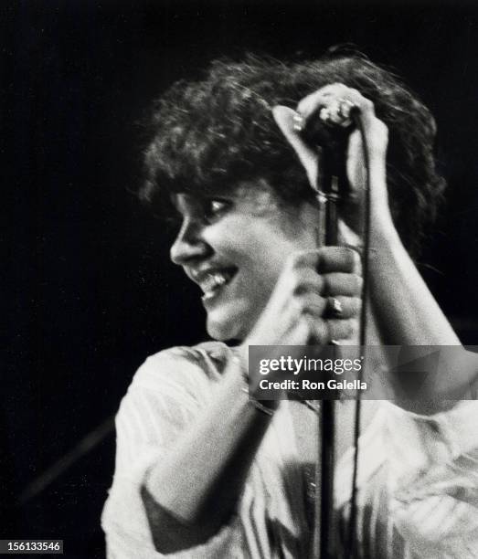 Linda R Linda Ronstadt File Photos and Premium High Res Pictures - Getty Images