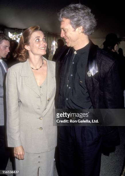 Actress Karen Allen and Actor Kale Browne attend the Eighth Annual IFP/West Independent Spirit Awards on March 27, 1993 at Santa Monica Beach in...
