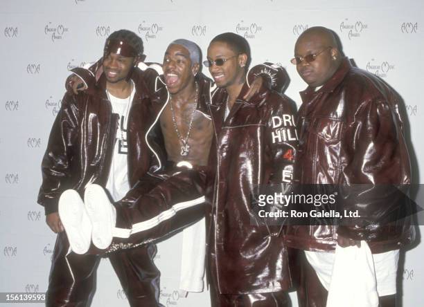Singer Sisqo and his group Dru Hill attend the 27th Annual American Music Awards on January 17, 2000 at Shrine Auditorium in Los Angeles, California.