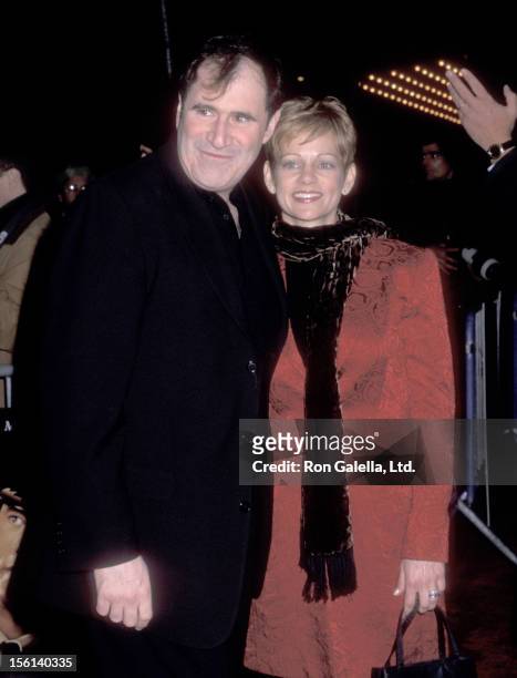 Actor Richard Kind and wife Dana Stanley attend 'The Green Mile' New York City Premiere on December 8, 1999 at Ziegfeld Theater in New York City.