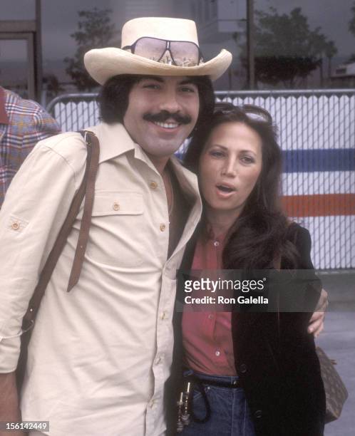 Singer Tony Orlando and wife Elaine Orlando on April 8, 1978 arrive at Los Angeles International Airport in Los Angeles, California.