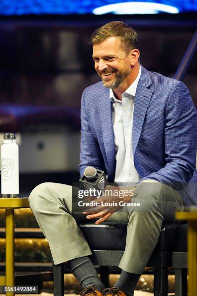Justin R Willcox Head Coach Justin Wilcox of the California Golden Bears speaks with ...