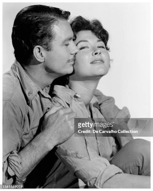 Publicity portrait of American actor Cliff Robertson and British actor Gia Scala in the film 'Battle of the Coral Sea' United States.
