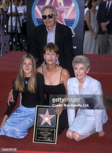 166 Jamie Lee Curtis Mother Photos and Premium High Res Pictures - Getty  Images
