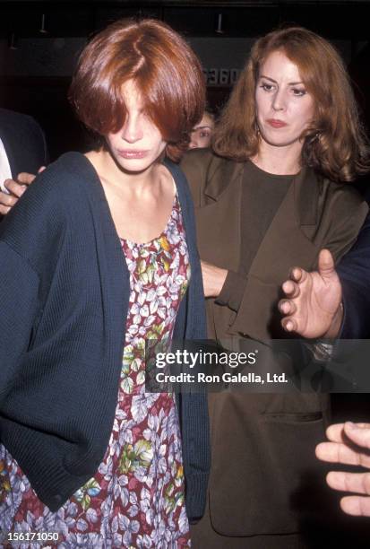 Actress Julia Roberts attend the 'Jacob's Ladder' Hollywood Premiere on October 29, 1990 at Pacific's Cinerama Dome in Hollywood, California.