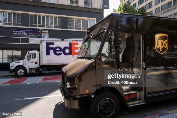 UPS, FedEx earnings in focus as EPS estimates weaken, shares lag (UPS ...