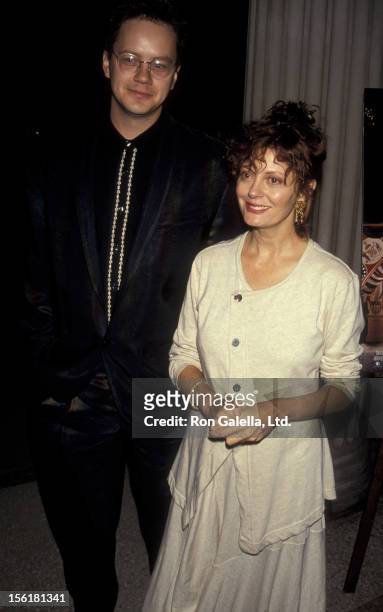Tim Robbins and actress Susan Sarandon attend the premiere of 'Avalon' on September 27, 1990 at the Metropolitan Museum of Art in New York City.