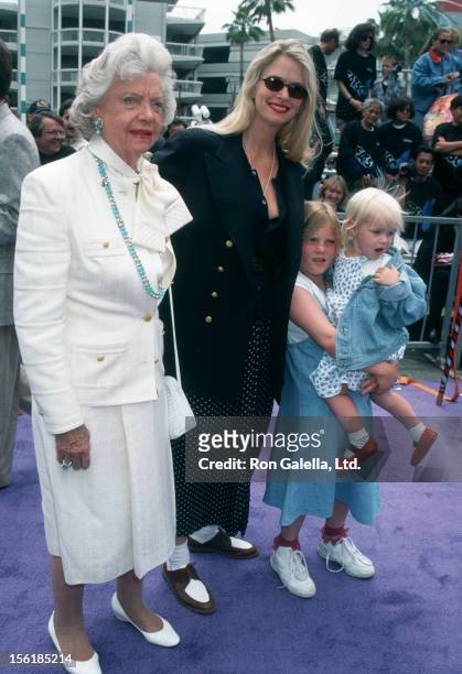 Actresses Frances Tigretts and Donna Dixon and daughters Danielle Aykroyd and Belle Aykroyd attend the world premiere of 'Casper' on May 21, 1995 at...