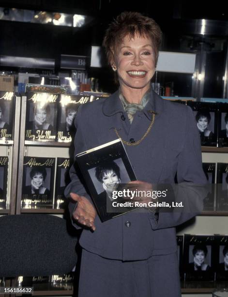 Actress Mary Tyler Moore autographs copies of her new book 'After All' on October 31, 1995 at B. Dalton Bookseller in New York City.