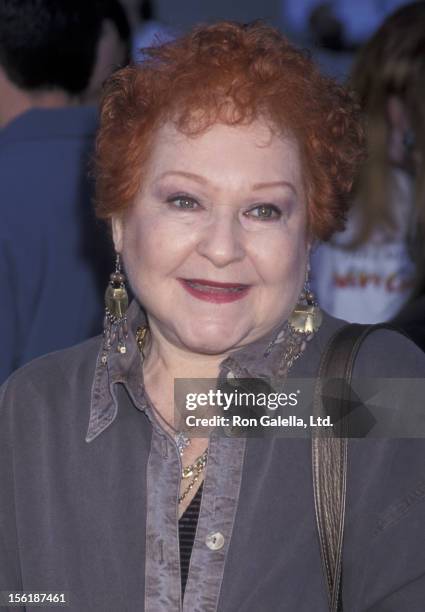 Actress Estelle Harris attends the world premiere of 'Emperor's New Groove' on December 10, 2000 at the El Capitan Theater in Hollywood, California.