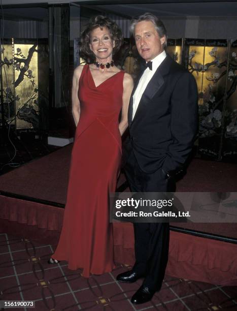 Actress Mary Tyler Moore and actor Michael Douglas attend the Juvenile Diabetes Research Foundation International Honors Edgar Bronfman, Jr. On May...