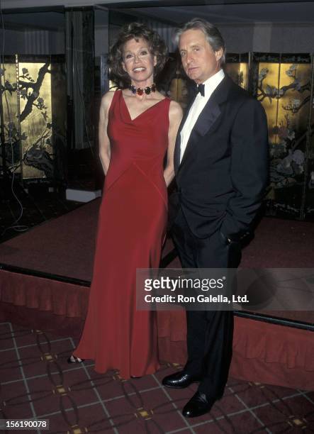 Actress Mary Tyler Moore and actor Michael Douglas attend the Juvenile Diabetes Research Foundation International Honors Edgar Bronfman, Jr. On May...