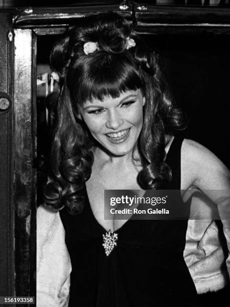 Actress Samantha Eggar attends the premiere of 'Doctor Dolittle' on December 19, 1967 at Loew's State Theater in New York City.