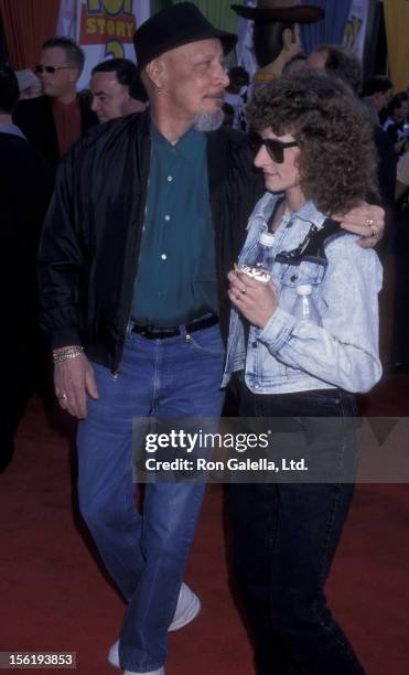 Actor Jim Varney and wife Jane Varney attend the world premiere of 'Toy Story 2' on November 13, 1999 at the El Capitan Theater in Hollywood,...