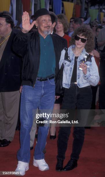 Actor Jim Varney and wife Jane Varney attend the world premiere of 'Toy Story 2' on November 13, 1999 at the El Capitan Theater in Hollywood,...