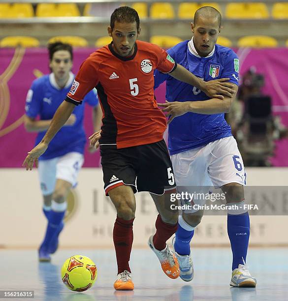 Ramadan Samasry of Egypt contests the ball with Humberto Honorio of Italy during the FIFA Futsal World Cup, Round of 16 match between Italy and Egypt...