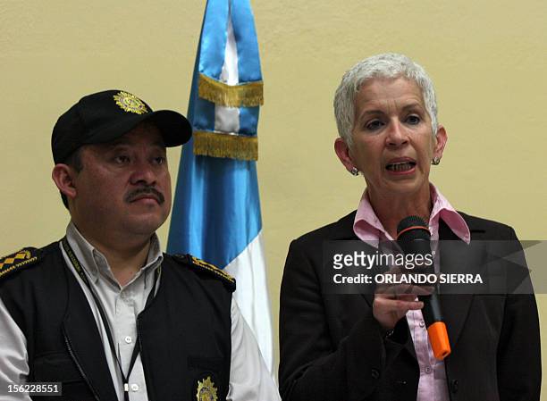 La ministra de Gobernación de Guatemala, Adela de Torrebearte , y el director de la Policía Nacional Civil , Julio Hernández Chávez, confirman la...