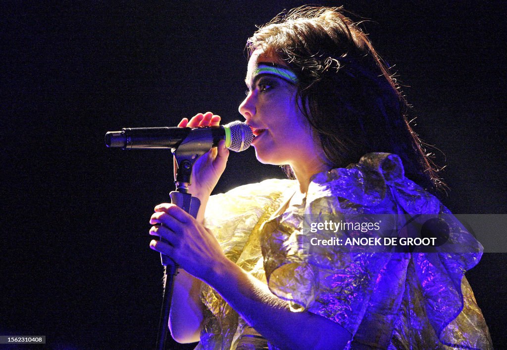 Byor Singer Icelandic singer Bjork performs at the forecourt of Sydney's Opera ...