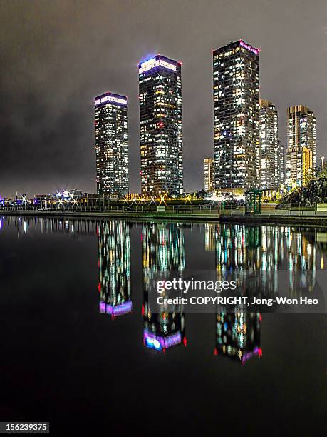 lightening buildings in the dark - songdo ibd stock pictures, royalty-free photos & images