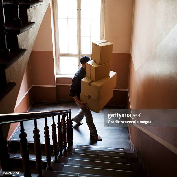 courier - delivery man stock-fotos und bilder