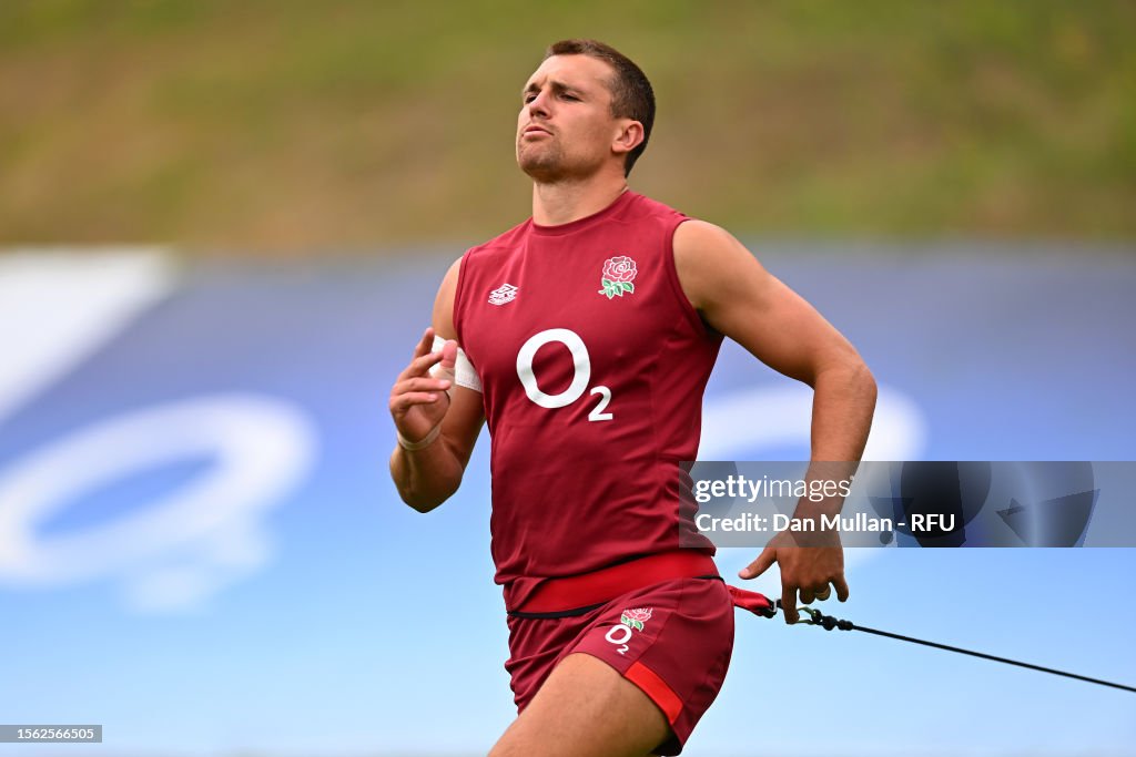 Slade England Henry Slade of England warms up during a training session at... News ...
