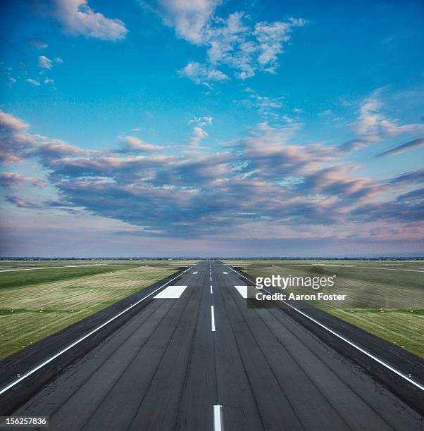 runway landing strip - runway foto e immagini stock