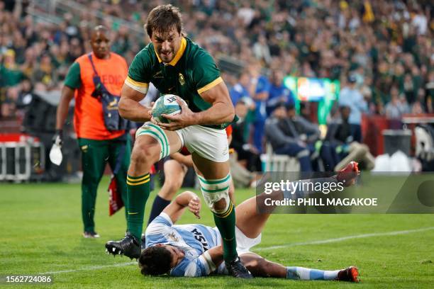 South Africa's lock Eben Etzebeth runs to score a try during the Rugby Championship final-round match between South Africa and Argentina at Ellis...