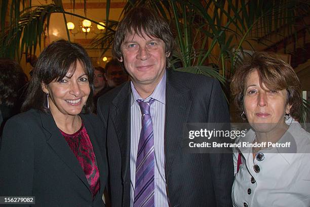 Paris Deputy Mayor Anne Hidalgo, union leader Bernard Thibault and his wife Muriel, attend the Gala de l'Espoir charity event against cancer at...