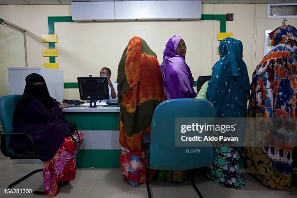 office of zaad phone transfer money. - hargeisa stock pictures, royalty-free photos & images