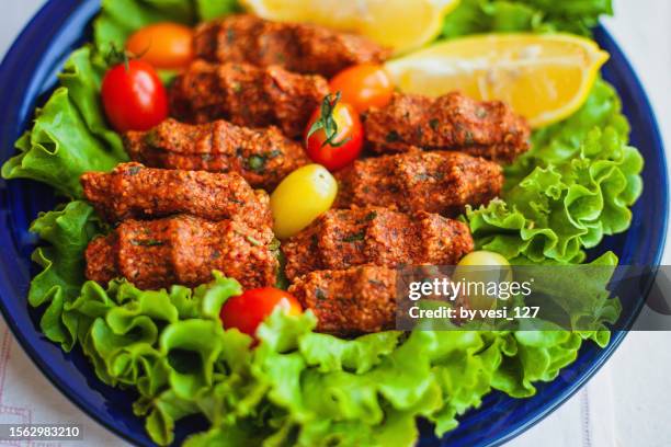 meatless raw cig kofte - rohkosternährung stock-fotos und bilder