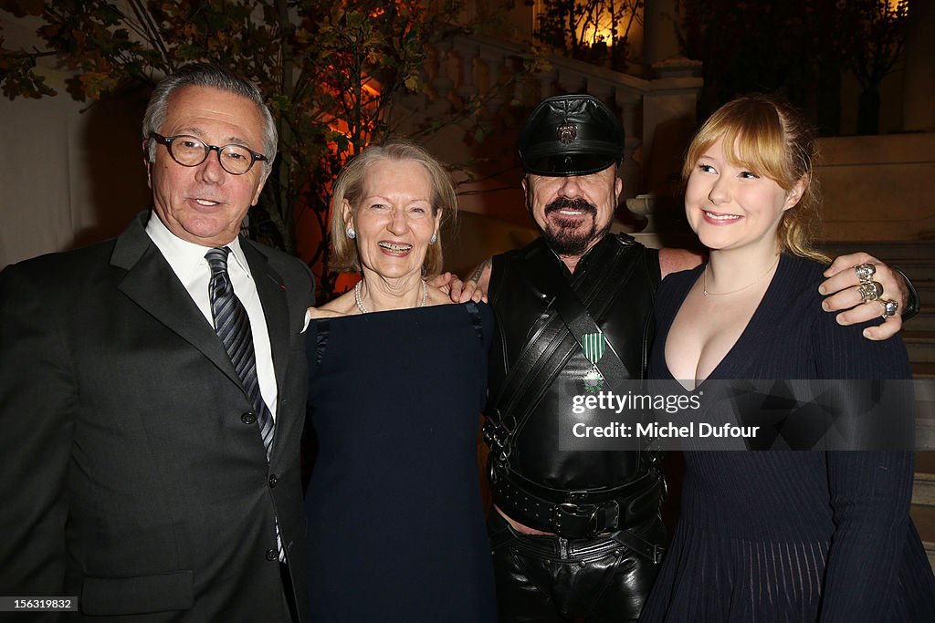 Peter Marino poses with his wife Jane Trapnell, his daughter