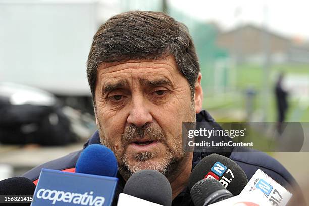 Roberto Yañez of Chile talks to the press during a training session at Spiserwies stadium November 13, 2012 in Sait Gallen, Switzerland. Chile will...