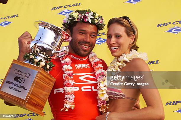 Rip Curl Cup, Sunset Beach, Oahu, Hawaii 2000 Association of Surfing Professionals world champion Sunny Garcia clinched the 2000 Rip Curl Cup title...