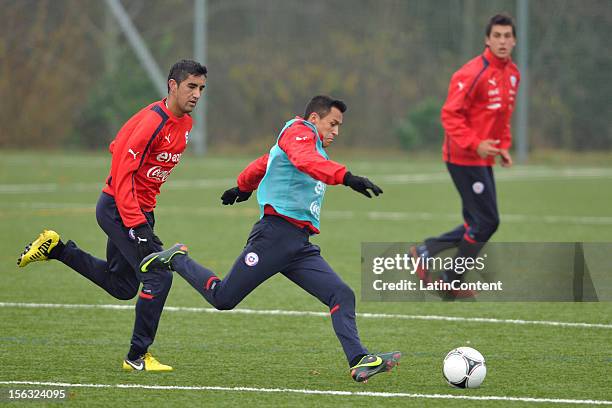 Osvaldo González , Alexis Sánchez and Enzo Andía of Chile during a training at Spiserwies stadium November 13, 2012 in Saint Gallen, Switzerland....