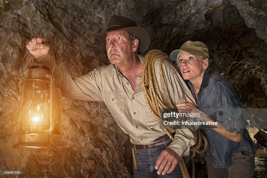 Vintage Cave Explorers para a variável desconhecida
