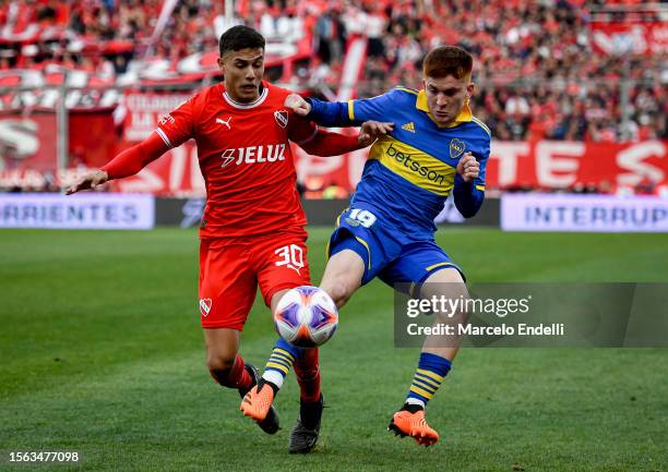 Valentin Barco of Boca Juniors competes for the ball with Baltasar Barcia of Independiente during the match between Independiente and Boca Juniors as...