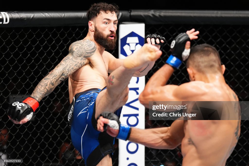 Paul Craig of Scotland kicks Andre Muniz of Brazil in their... News Photo Getty Images Paul Craig of Scotland kicks Andre Muniz of Brazil in their... News Photo Getty Images