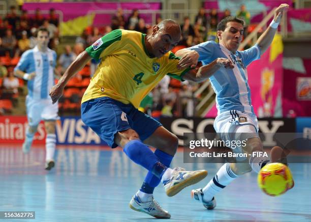 Ari of Brazil is challenged by Maximiliano Rescia of Argentina during the FIFA Futsal World Cup Quarter-Final match between Argentina and Brazil at...