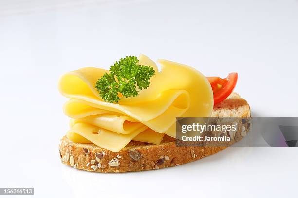 pão com queijo - fatia imagens e fotografias de stock