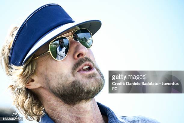 Actor Owen Wilson with Paul Pogba reflected in his sunglasses during a Juventus FC training session at LMU Playa Vista Campus on July 29, 2023 in Los...