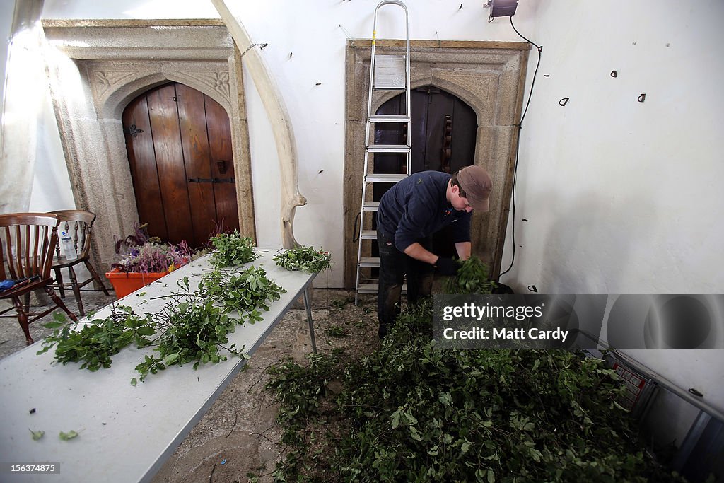 The National Trust Staff And Volunteers Creat A 60ft Christmas Cotehele Garland