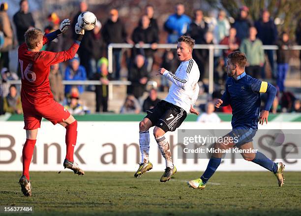 Yannick Gerhardt of Germany with good chance against Paul Nardi and Lucas Rogeaux during the International Friendly match between U19 Germany and U19...