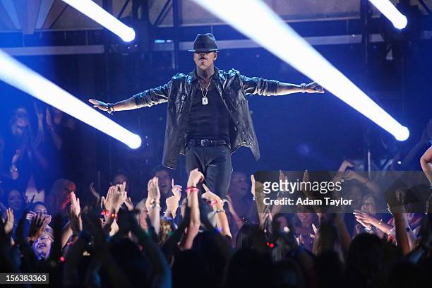 Episode 1508A" - Three-time Grammy Award-winning artist Ne-Yo performed his current hit single, "Let Me Love You ," from his newest album, "R.E.D,"...