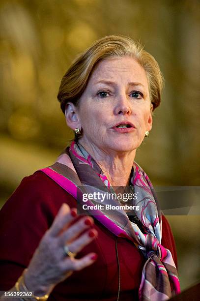 Ellen Kullman, chairman and chief executive officer of DuPont Co., speaks during a luncheon sponsored by the Executives Club of Chicago in Chicago,...