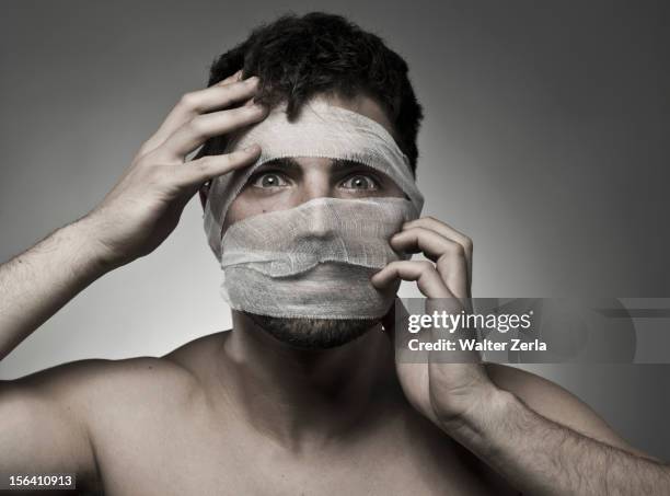 man with bandages on his face - cirugía plástica hombres fotografías e imágenes de stock